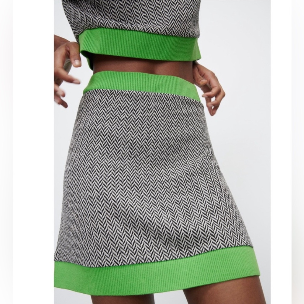 NWT Zara Jacquard High Waisted Knit Mini Skirt with Neon Green